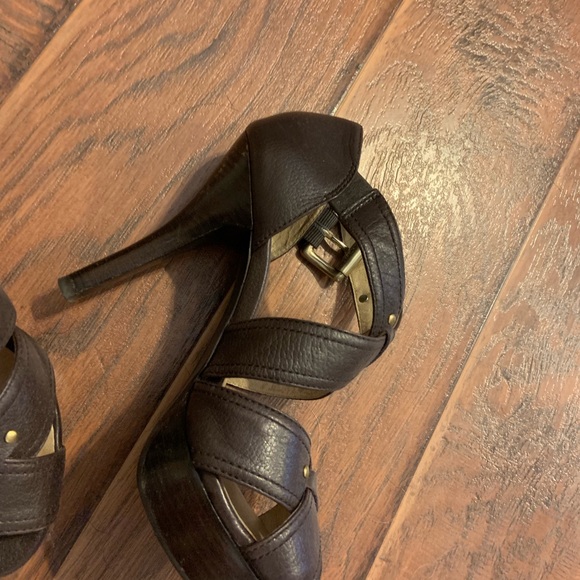 Heels - Picture 2 of 3